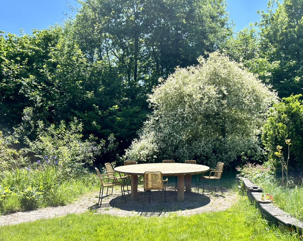 Tafel in de tuin